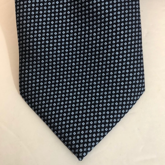 Kailong Hand made Silk Tie DK Blue Lt Blue Pattern - Picture 2 of 5